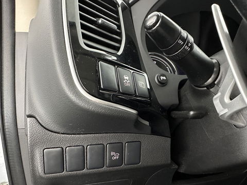 Mitsubishi Outlander 2.0 PHEV Executive Edition X-Line AWD Aut. *NAVI-FULLMAP | LEATHER-FABRIC | COMFORT-SEATS | CAMERA | ROCKFORD-AUDIO | ECC | KEYLESS | SHIFT-PADDLES | PRIVACY-GLASS | TOWBAR | 18"ALU*