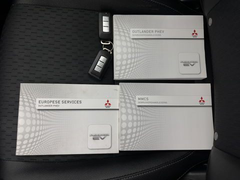 Mitsubishi Outlander 2.0 PHEV Executive Edition X-Line AWD Aut. *NAVI-FULLMAP | LEATHER-FABRIC | COMFORT-SEATS | CAMERA | ROCKFORD-AUDIO | ECC | KEYLESS | SHIFT-PADDLES | PRIVACY-GLASS | TOWBAR | 18"ALU*