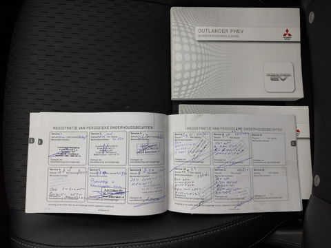 Mitsubishi Outlander 2.0 PHEV Executive Edition X-Line AWD Aut. *NAVI-FULLMAP | LEATHER-FABRIC | COMFORT-SEATS | CAMERA | ROCKFORD-AUDIO | ECC | KEYLESS | SHIFT-PADDLES | PRIVACY-GLASS | TOWBAR | 18"ALU*