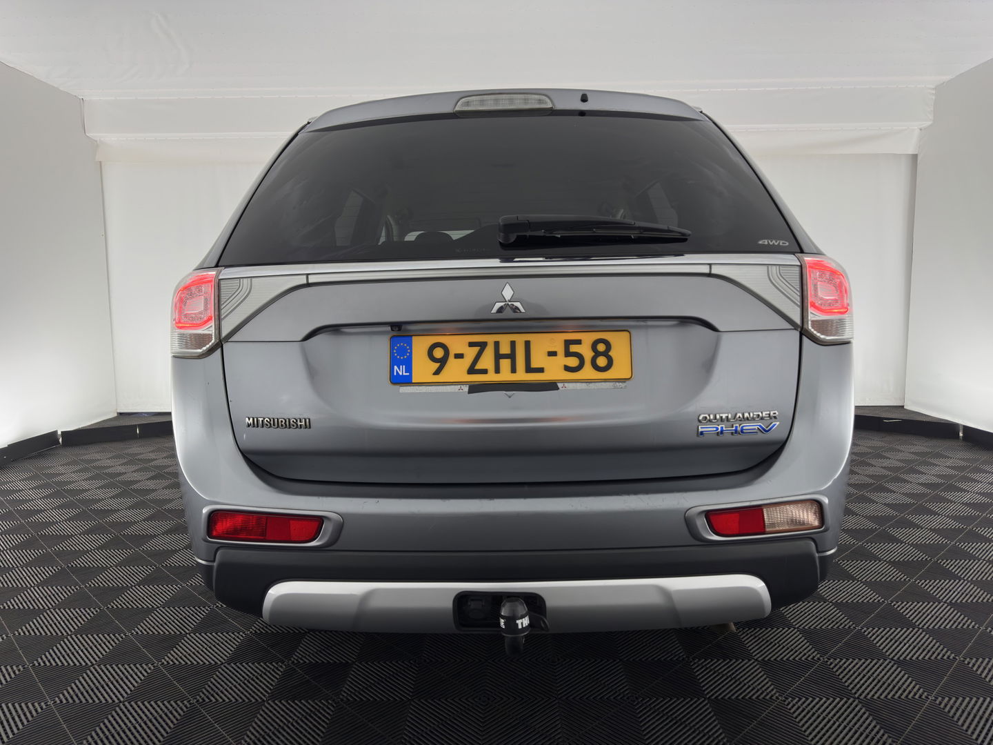 Mitsubishi Outlander 2.0 PHEV Executive Edition X-Line AWD Aut. *NAVI-FULLMAP | LEATHER-FABRIC | COMFORT-SEATS | CAMERA | ROCKFORD-AUDIO | ECC | KEYLESS | SHIFT-PADDLES | PRIVACY-GLASS | TOWBAR | 18"ALU*