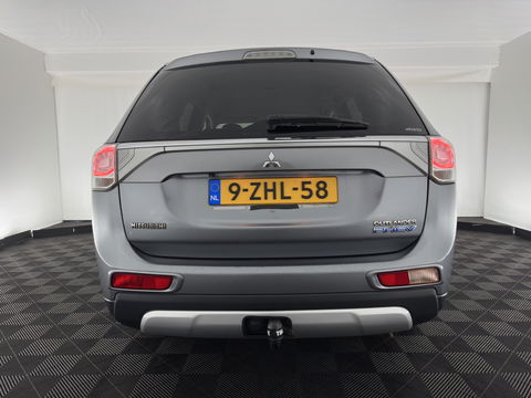 Mitsubishi Outlander 2.0 PHEV Executive Edition X-Line AWD Aut. *NAVI-FULLMAP | LEATHER-FABRIC | COMFORT-SEATS | CAMERA | ROCKFORD-AUDIO | ECC | KEYLESS | SHIFT-PADDLES | PRIVACY-GLASS | TOWBAR | 18"ALU*