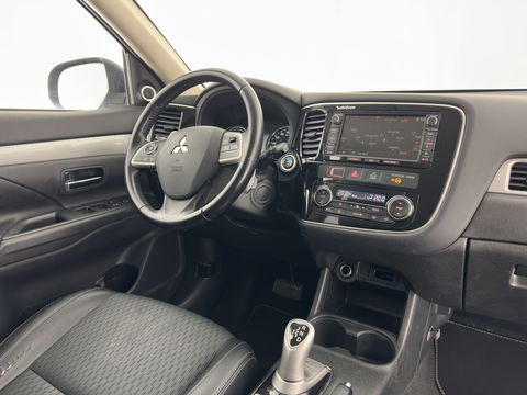 Mitsubishi Outlander 2.0 PHEV Executive Edition X-Line AWD Aut. *NAVI-FULLMAP | LEATHER-FABRIC | COMFORT-SEATS | CAMERA | ROCKFORD-AUDIO | ECC | KEYLESS | SHIFT-PADDLES | PRIVACY-GLASS | TOWBAR | 18"ALU*