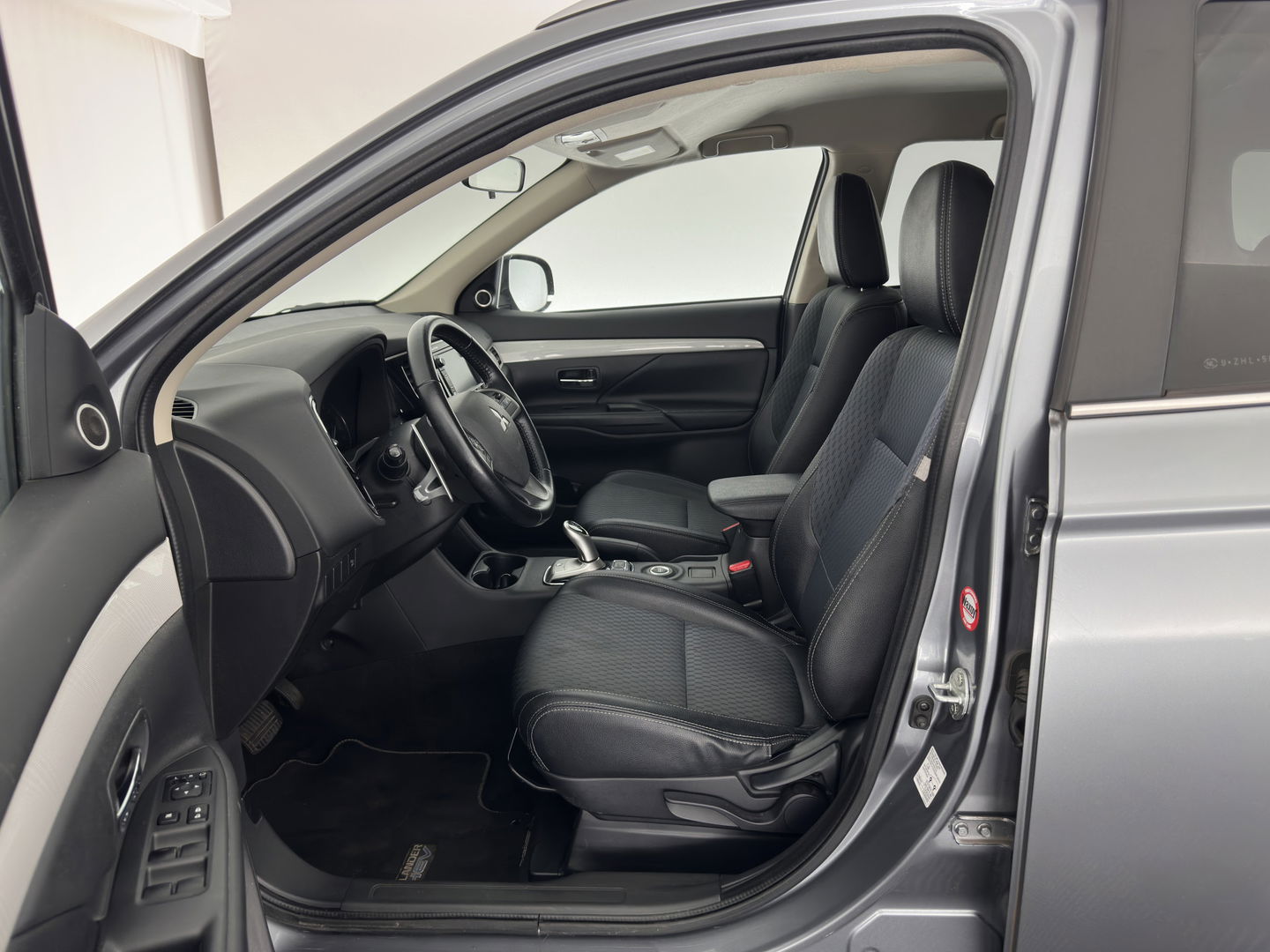 Mitsubishi Outlander 2.0 PHEV Executive Edition X-Line AWD Aut. *NAVI-FULLMAP | LEATHER-FABRIC | COMFORT-SEATS | CAMERA | ROCKFORD-AUDIO | ECC | KEYLESS | SHIFT-PADDLES | PRIVACY-GLASS | TOWBAR | 18"ALU*