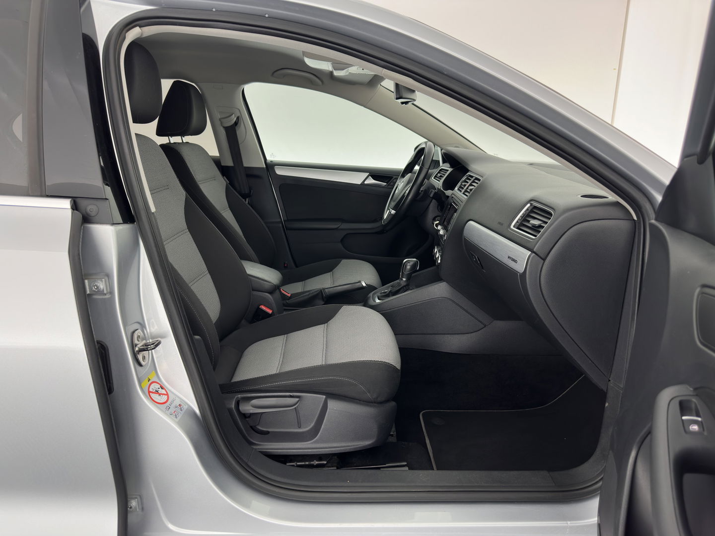 Volkswagen Jetta 1.4 TSI Hybrid Highline Aut. *XENON | NAVI | COMFORT-SEATS | ECC | PRIVACY-GLASS | PDC | SHIFT-PADDLES | CRUISE | 18''ALU*