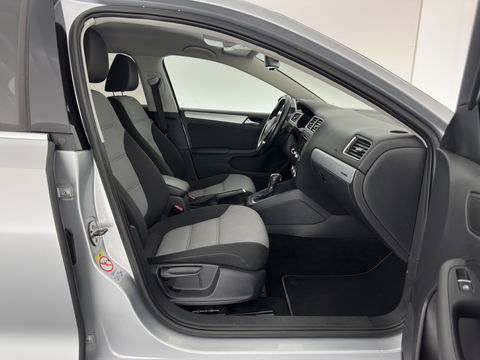 Volkswagen Jetta 1.4 TSI Hybrid Highline Aut. *XENON | NAVI | COMFORT-SEATS | ECC | PRIVACY-GLASS | PDC | SHIFT-PADDLES | CRUISE | 18''ALU*