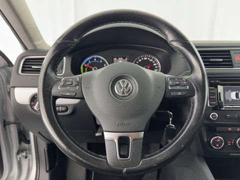 Volkswagen Jetta 1.4 TSI Hybrid Highline Aut. *XENON | NAVI | COMFORT-SEATS | ECC | PRIVACY-GLASS | PDC | SHIFT-PADDLES | CRUISE | 18''ALU*