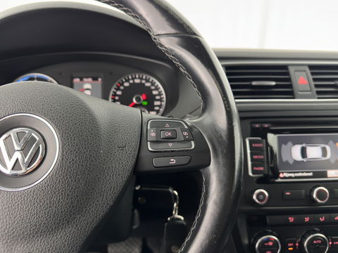 Volkswagen Jetta 1.4 TSI Hybrid Highline Aut. *XENON | NAVI | COMFORT-SEATS | ECC | PRIVACY-GLASS | PDC | SHIFT-PADDLES | CRUISE | 18''ALU*