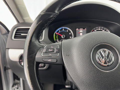 Volkswagen Jetta 1.4 TSI Hybrid Highline Aut. *XENON | NAVI | COMFORT-SEATS | ECC | PRIVACY-GLASS | PDC | SHIFT-PADDLES | CRUISE | 18''ALU*