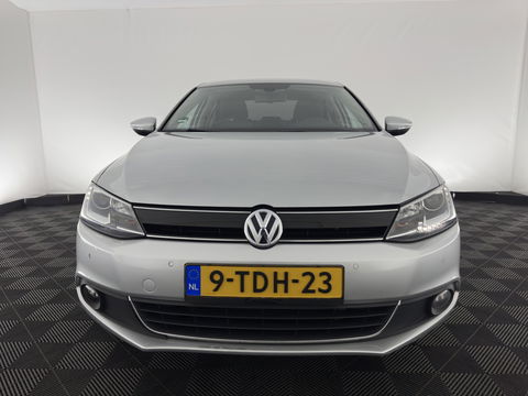 Volkswagen Jetta 1.4 TSI Hybrid Highline Aut. *XENON | NAVI | COMFORT-SEATS | ECC | PRIVACY-GLASS | PDC | SHIFT-PADDLES | CRUISE | 18''ALU*
