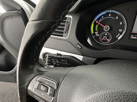 Volkswagen Jetta 1.4 TSI Hybrid Highline Aut. *XENON | NAVI | COMFORT-SEATS | ECC | PRIVACY-GLASS | PDC | SHIFT-PADDLES | CRUISE | 18''ALU*