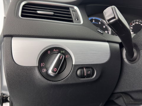 Volkswagen Jetta 1.4 TSI Hybrid Highline Aut. *XENON | NAVI | COMFORT-SEATS | ECC | PRIVACY-GLASS | PDC | SHIFT-PADDLES | CRUISE | 18''ALU*