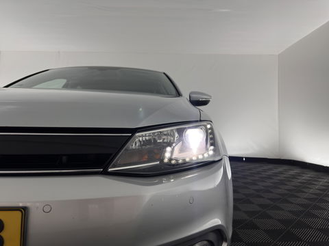 Volkswagen Jetta 1.4 TSI Hybrid Highline Aut. *XENON | NAVI | COMFORT-SEATS | ECC | PRIVACY-GLASS | PDC | SHIFT-PADDLES | CRUISE | 18''ALU*