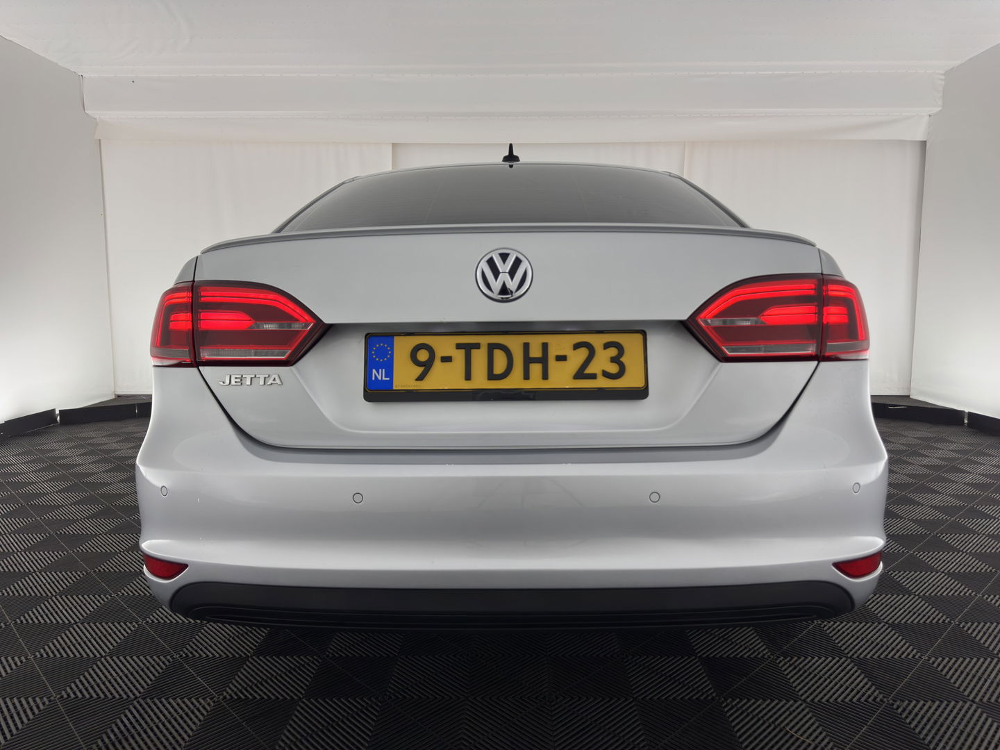 Volkswagen Jetta 1.4 TSI Hybrid Highline Aut. *XENON | NAVI | COMFORT-SEATS | ECC | PRIVACY-GLASS | PDC | SHIFT-PADDLES | CRUISE | 18''ALU*
