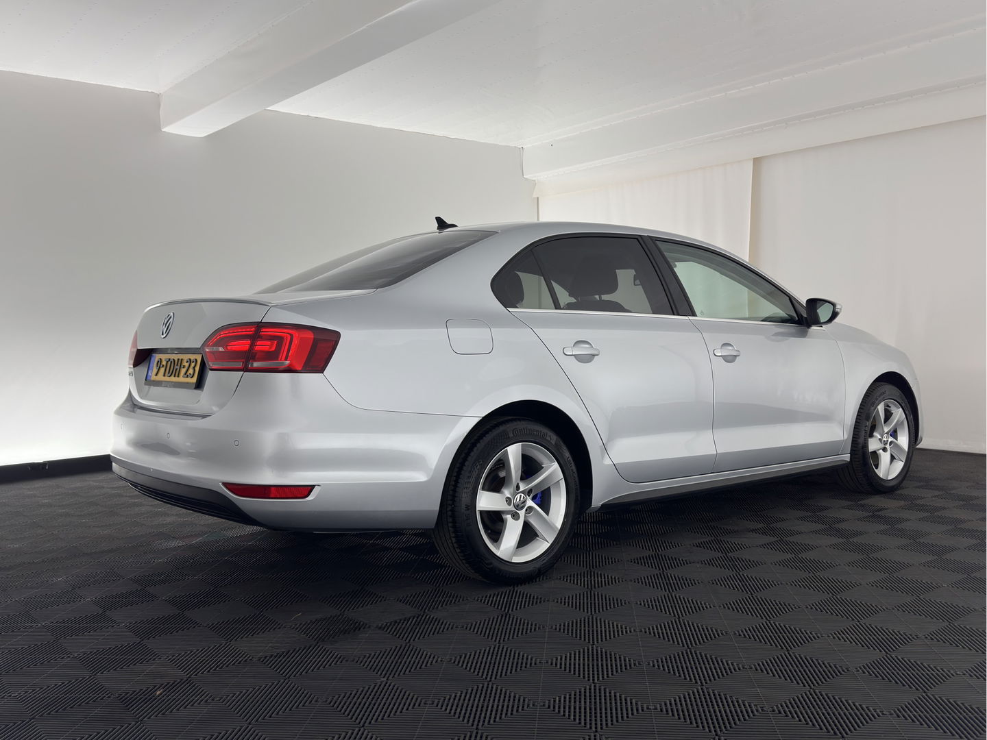 Volkswagen Jetta 1.4 TSI Hybrid Highline Aut. *XENON | NAVI | COMFORT-SEATS | ECC | PRIVACY-GLASS | PDC | SHIFT-PADDLES | CRUISE | 18''ALU*