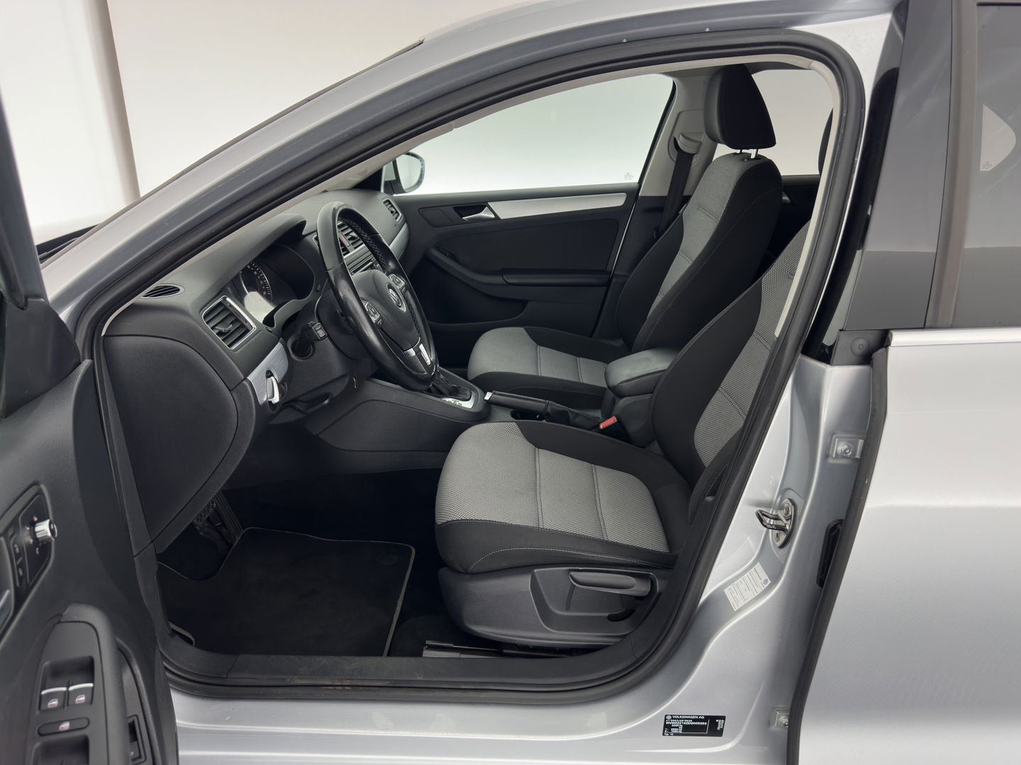 Volkswagen Jetta 1.4 TSI Hybrid Highline Aut. *XENON | NAVI | COMFORT-SEATS | ECC | PRIVACY-GLASS | PDC | SHIFT-PADDLES | CRUISE | 18''ALU*