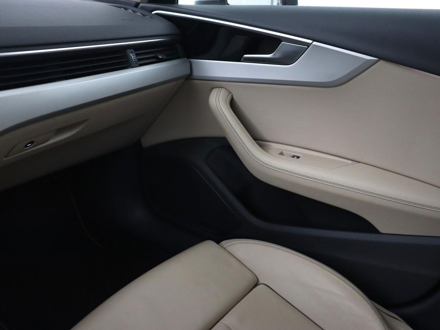 Audi A4 Avant 35 TDI Launch edition Business | Automaat | Navigatie | LED | Carplay | Leder | Cruise controle | Airco | LMV 17 inch
