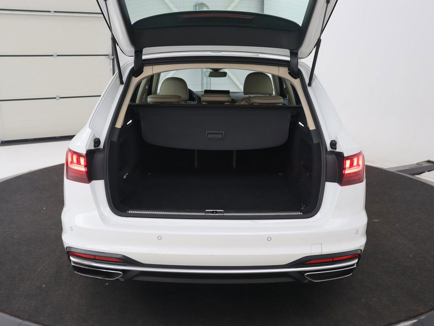 Audi A4 Avant 35 TDI Launch edition Business | Automaat | Navigatie | LED | Carplay | Leder | Cruise controle | Airco | LMV 17 inch