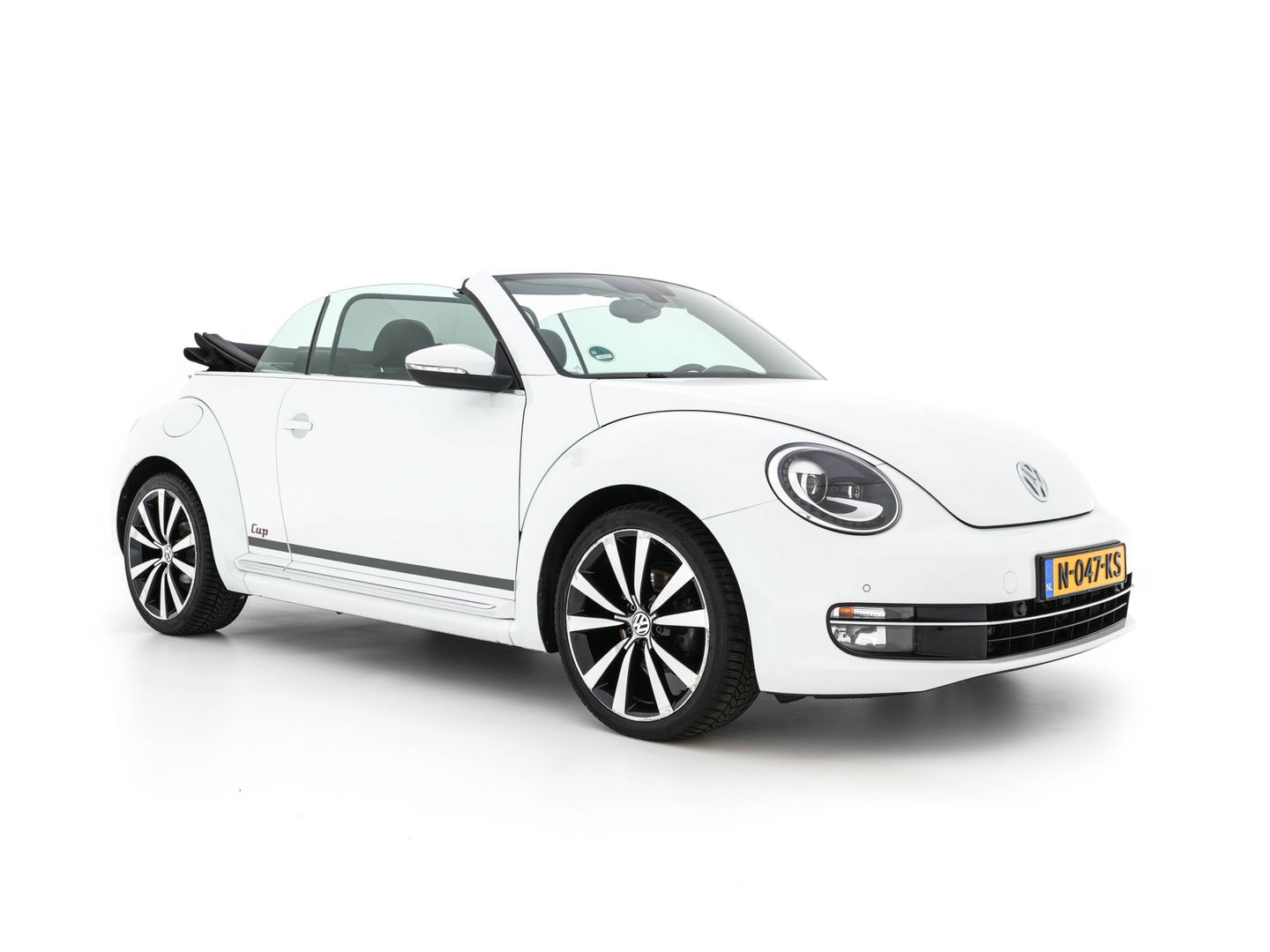 Volkswagen Beetle Cabriolet 1.6 TDI Design Cup Aut. *LUXURY-LEATHER | FENDER-AUDIO | CARPLAY | COMFORT-SEATS | HEATED-SEATS | ECC | SHIFTPADDLES | PDC | AIRSCARF | CRUISE | 19''ALU*
