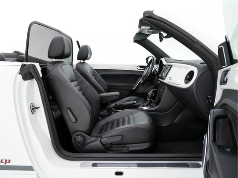 Volkswagen Beetle Cabriolet 1.6 TDI Design Cup Aut. *LUXURY-LEATHER | FENDER-AUDIO | CARPLAY | COMFORT-SEATS | HEATED-SEATS | ECC | SHIFTPADDLES | PDC | AIRSCARF | CRUISE | 19''ALU*