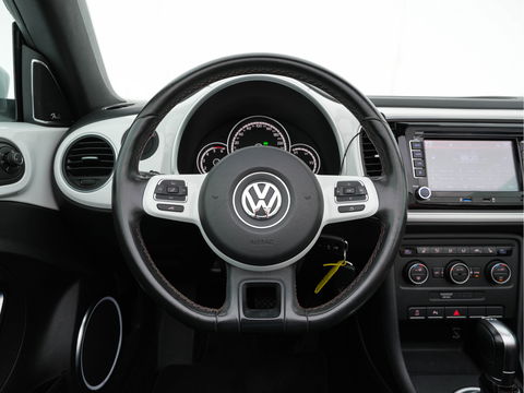 Volkswagen Beetle Cabriolet 1.6 TDI Design Cup Aut. *LUXURY-LEATHER | FENDER-AUDIO | CARPLAY | COMFORT-SEATS | HEATED-SEATS | ECC | SHIFTPADDLES | PDC | AIRSCARF | CRUISE | 19''ALU*