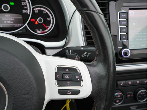 Volkswagen Beetle Cabriolet 1.6 TDI Design Cup Aut. *LUXURY-LEATHER | FENDER-AUDIO | CARPLAY | COMFORT-SEATS | HEATED-SEATS | ECC | SHIFTPADDLES | PDC | AIRSCARF | CRUISE | 19''ALU*