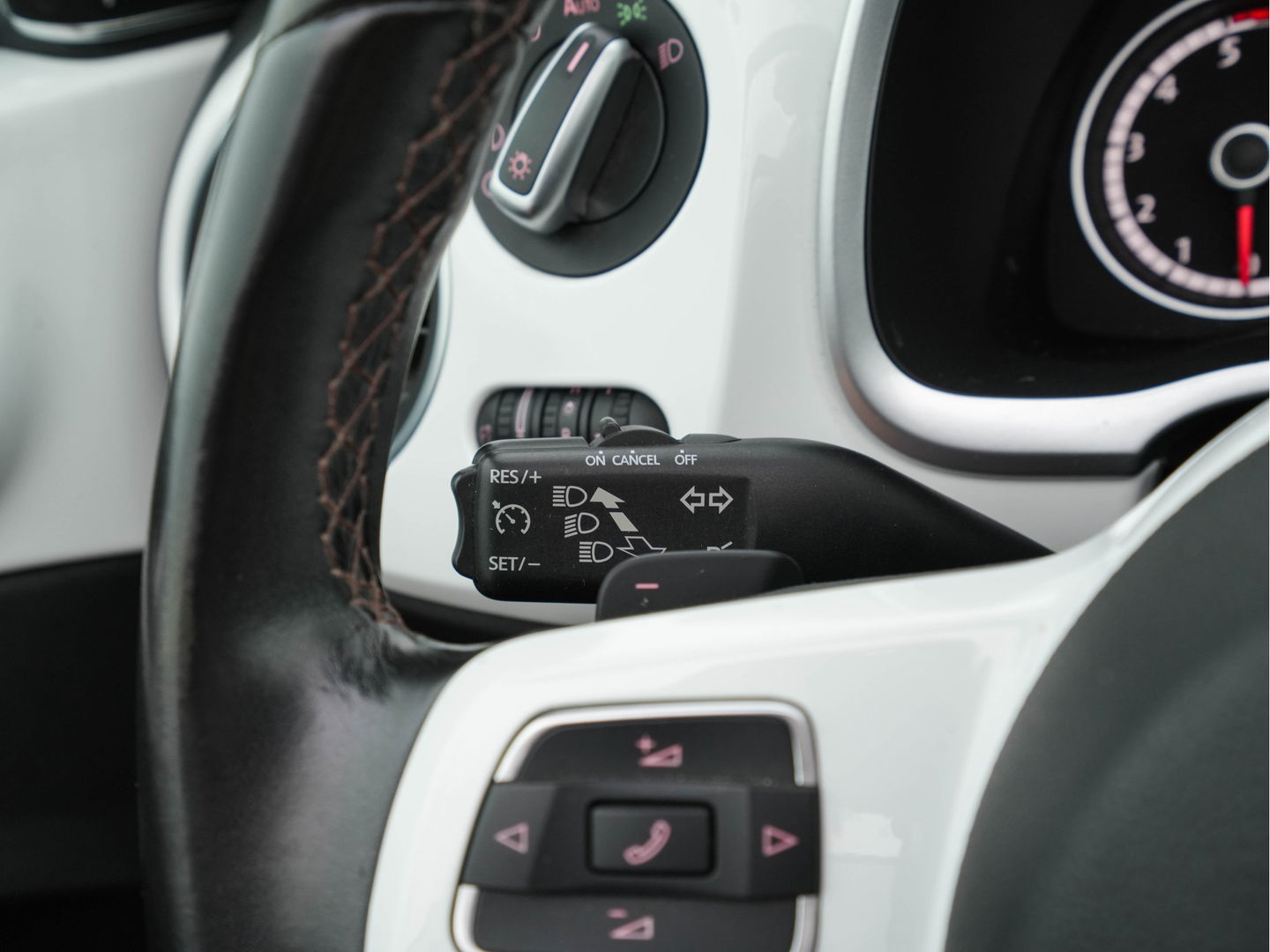 Volkswagen Beetle Cabriolet 1.6 TDI Design Cup Aut. *LUXURY-LEATHER | FENDER-AUDIO | CARPLAY | COMFORT-SEATS | HEATED-SEATS | ECC | SHIFTPADDLES | PDC | AIRSCARF | CRUISE | 19''ALU*