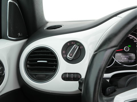 Volkswagen Beetle Cabriolet 1.6 TDI Design Cup Aut. *LUXURY-LEATHER | FENDER-AUDIO | CARPLAY | COMFORT-SEATS | HEATED-SEATS | ECC | SHIFTPADDLES | PDC | AIRSCARF | CRUISE | 19''ALU*