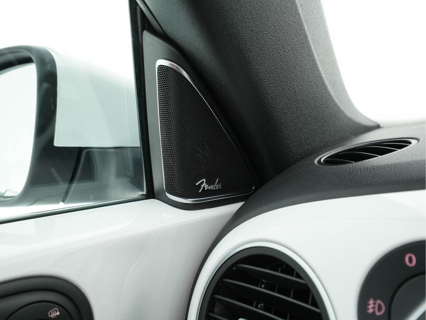 Volkswagen Beetle Cabriolet 1.6 TDI Design Cup Aut. *LUXURY-LEATHER | FENDER-AUDIO | CARPLAY | COMFORT-SEATS | HEATED-SEATS | ECC | SHIFTPADDLES | PDC | AIRSCARF | CRUISE | 19''ALU*