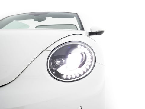 Volkswagen Beetle Cabriolet 1.6 TDI Design Cup Aut. *LUXURY-LEATHER | FENDER-AUDIO | CARPLAY | COMFORT-SEATS | HEATED-SEATS | ECC | SHIFTPADDLES | PDC | AIRSCARF | CRUISE | 19''ALU*
