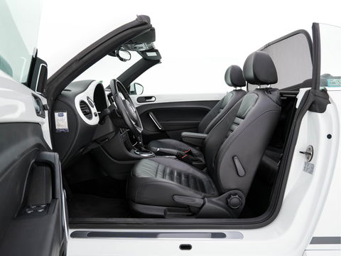 Volkswagen Beetle Cabriolet 1.6 TDI Design Cup Aut. *LUXURY-LEATHER | FENDER-AUDIO | CARPLAY | COMFORT-SEATS | HEATED-SEATS | ECC | SHIFTPADDLES | PDC | AIRSCARF | CRUISE | 19''ALU*