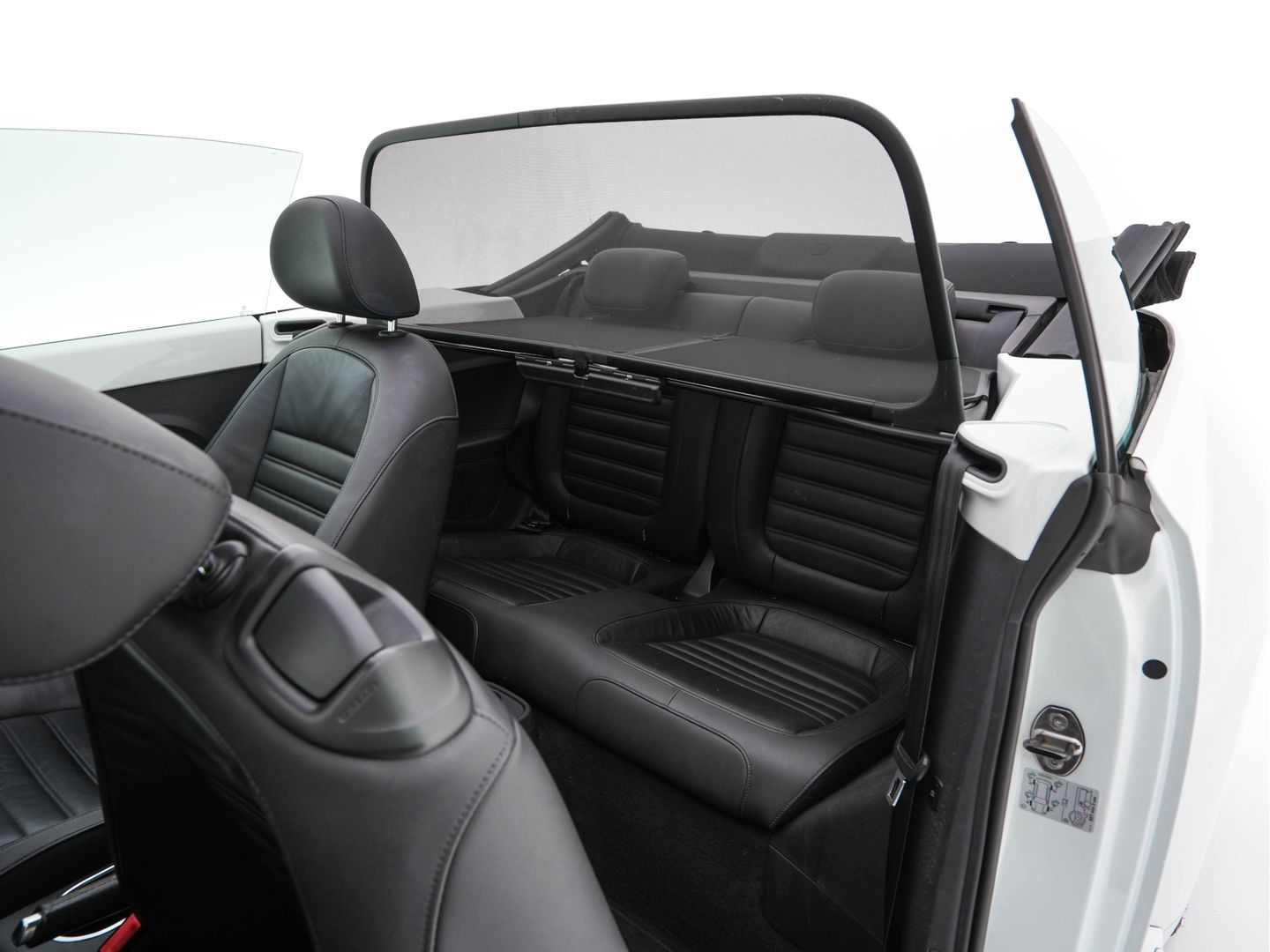 Volkswagen Beetle Cabriolet 1.6 TDI Design Cup Aut. *LUXURY-LEATHER | FENDER-AUDIO | CARPLAY | COMFORT-SEATS | HEATED-SEATS | ECC | SHIFTPADDLES | PDC | AIRSCARF | CRUISE | 19''ALU*