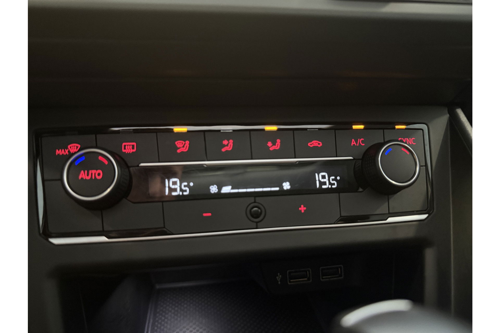 Volkswagen Polo 1.5 TSI R-line | 150PK | DSG | Panoramadak | LED | ACC | Carplay | 17"LMV