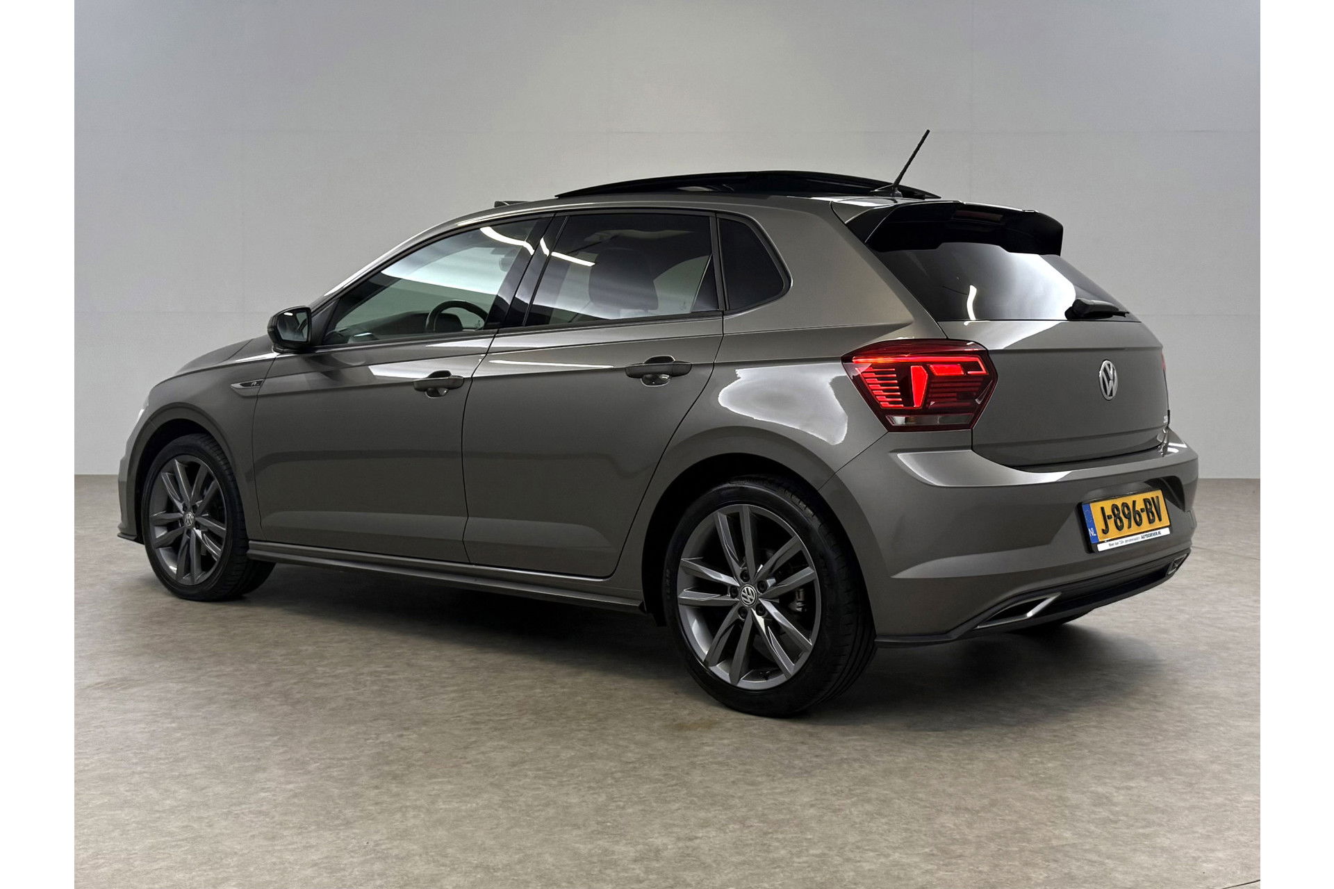 Volkswagen Polo 1.5 TSI R-line | 150PK | DSG | Panoramadak | LED | ACC | Carplay | 17"LMV