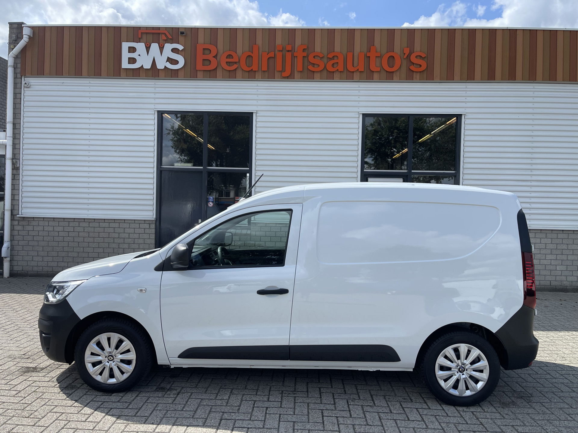 Renault Express 1.5 dCi 75 Comfort + / vaste prijs rijklaar € 12.950 ex btw / lease vanaf € 218 / airco / cruise / apple carplay / schuifdeur / half leer / armsteun / euro 6 / bpm vrij