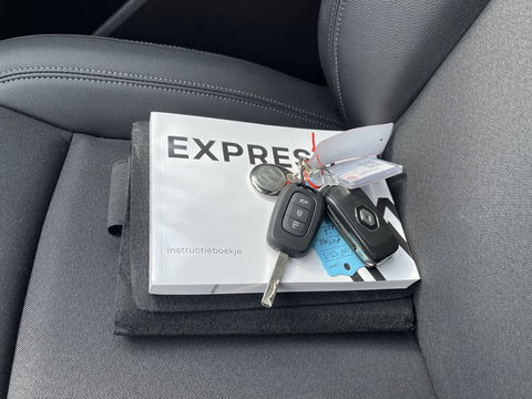 Renault Express 1.5 dCi 75 Comfort + / vaste prijs rijklaar € 12.950 ex btw / lease vanaf € 218 / airco / cruise / apple carplay / schuifdeur / half leer / armsteun / euro 6 / bpm vrij