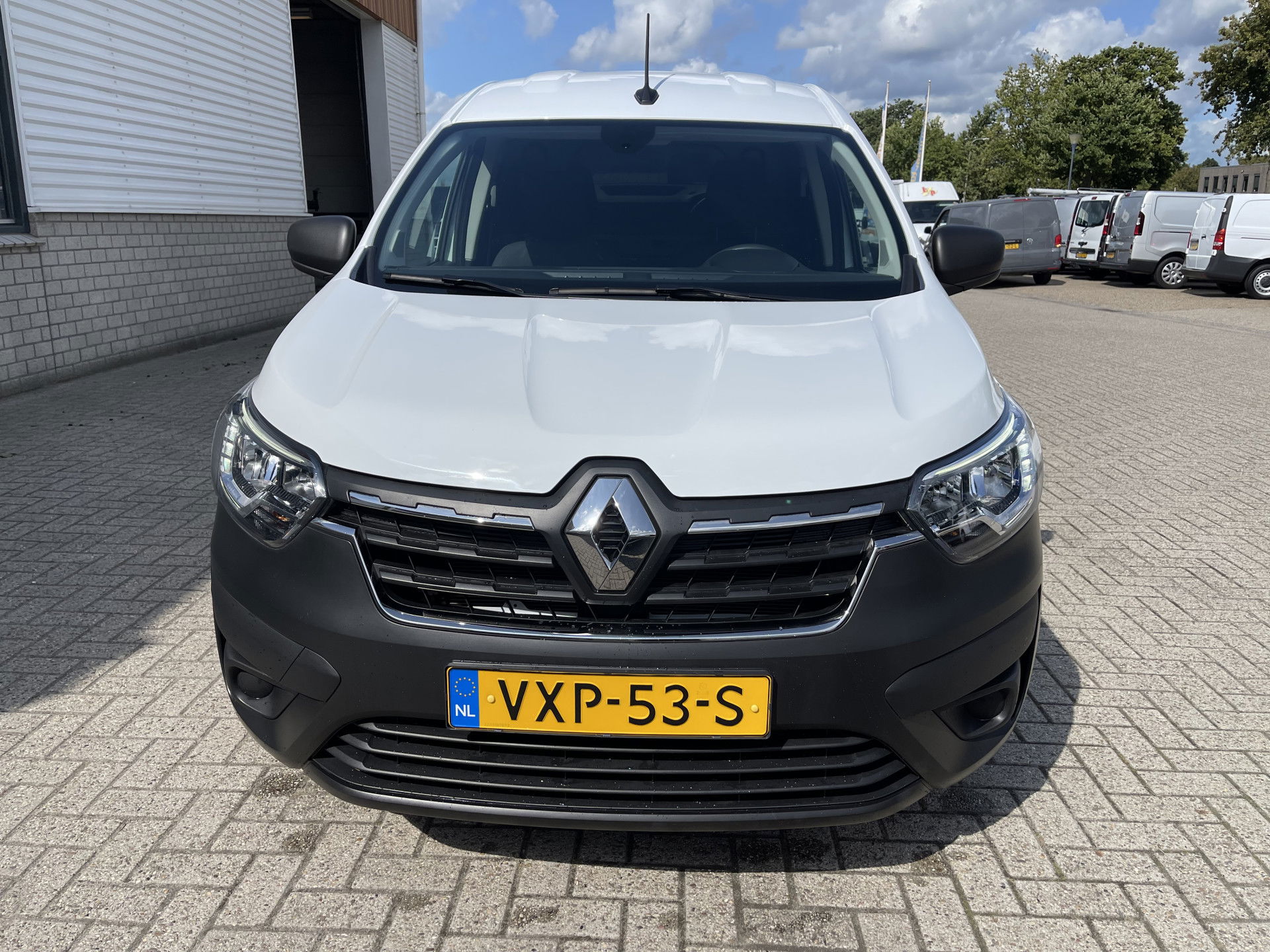 Renault Express 1.5 dCi 75 Comfort + / vaste prijs rijklaar € 12.950 ex btw / lease vanaf € 218 / airco / cruise / apple carplay / schuifdeur / half leer / armsteun / euro 6 / bpm vrij
