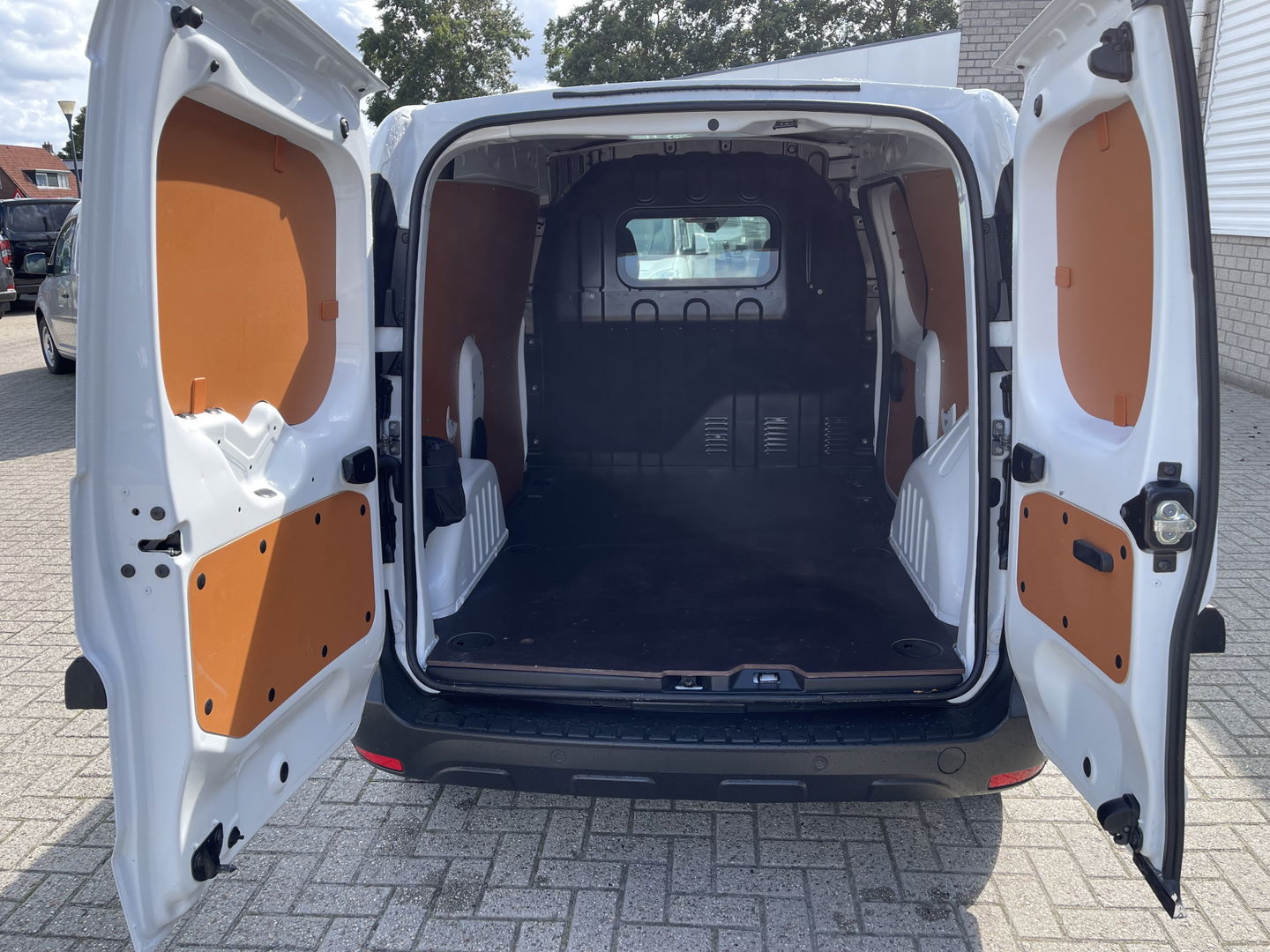 Renault Express 1.5 dCi 75 Comfort + / vaste prijs rijklaar € 12.950 ex btw / lease vanaf € 218 / airco / cruise / apple carplay / schuifdeur / half leer / armsteun / euro 6 / bpm vrij