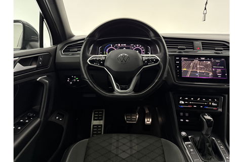 Volkswagen Tiguan 1.4 TSI eHybrid 225PK R-Line | 360° Camera | Sfeerverl. | IQ LED | Carplay | Virtual Cockpit | Trekhaak | 19"LMV