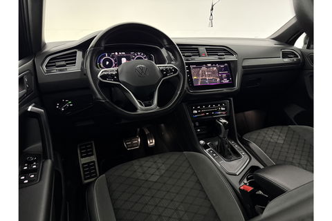 Volkswagen Tiguan 1.4 TSI eHybrid 225PK R-Line | 360° Camera | Sfeerverl. | IQ LED | Carplay | Virtual Cockpit | Trekhaak | 19"LMV