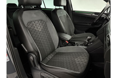 Volkswagen Tiguan 1.4 TSI eHybrid 225PK R-Line | 360° Camera | Sfeerverl. | IQ LED | Carplay | Virtual Cockpit | Trekhaak | 19"LMV
