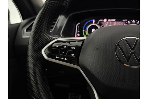 Volkswagen Tiguan 1.4 TSI eHybrid 225PK R-Line | 360° Camera | Sfeerverl. | IQ LED | Carplay | Virtual Cockpit | Trekhaak | 19"LMV