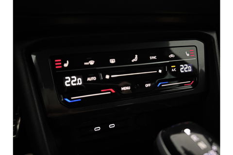 Volkswagen Tiguan 1.4 TSI eHybrid 225PK R-Line | 360° Camera | Sfeerverl. | IQ LED | Carplay | Virtual Cockpit | Trekhaak | 19"LMV