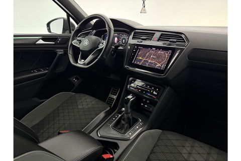 Volkswagen Tiguan 1.4 TSI eHybrid 225PK R-Line | 360° Camera | Sfeerverl. | IQ LED | Carplay | Virtual Cockpit | Trekhaak | 19"LMV