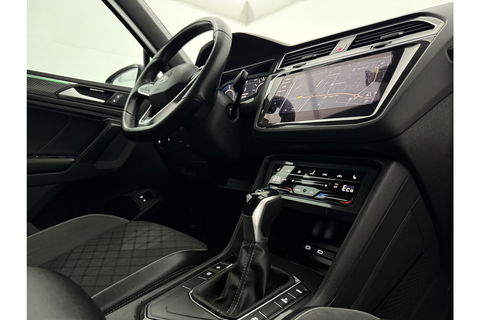 Volkswagen Tiguan 1.4 TSI eHybrid 225PK R-Line | 360° Camera | Sfeerverl. | IQ LED | Carplay | Virtual Cockpit | Trekhaak | 19"LMV
