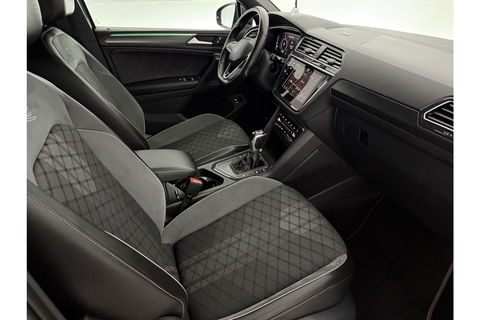 Volkswagen Tiguan 1.4 TSI eHybrid 225PK R-Line | 360° Camera | Sfeerverl. | IQ LED | Carplay | Virtual Cockpit | Trekhaak | 19"LMV