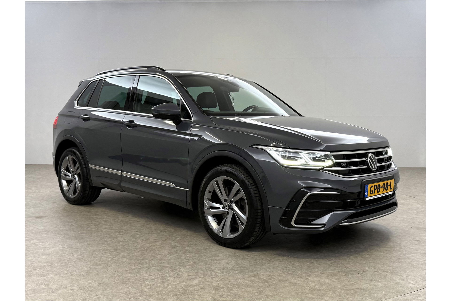 Volkswagen Tiguan 1.4 TSI eHybrid 225PK R-Line | 360° Camera | Sfeerverl. | IQ LED | Carplay | Virtual Cockpit | Trekhaak | 19"LMV