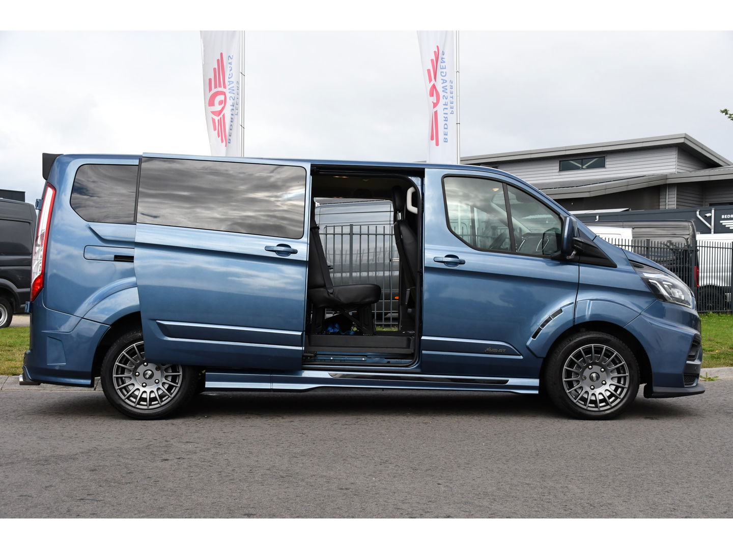 Ford Transit Custom 320 2.0 TDCI L2H1 MS-RT DC Full Options! Adaptieve Cruise, Camera, Carplay, 185PK, Xenon, Automaat, Leder, Stoelverwarming, Trekhaak, Uniek!