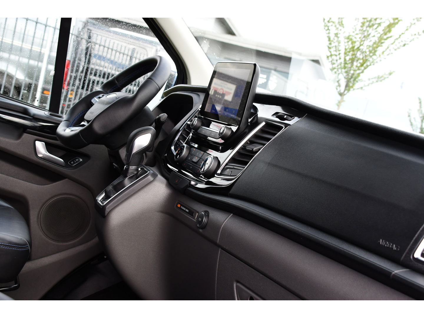 Ford Transit Custom 320 2.0 TDCI L2H1 MS-RT DC Full Options! Adaptieve Cruise, Camera, Carplay, 185PK, Xenon, Automaat, Leder, Stoelverwarming, Trekhaak, Uniek!