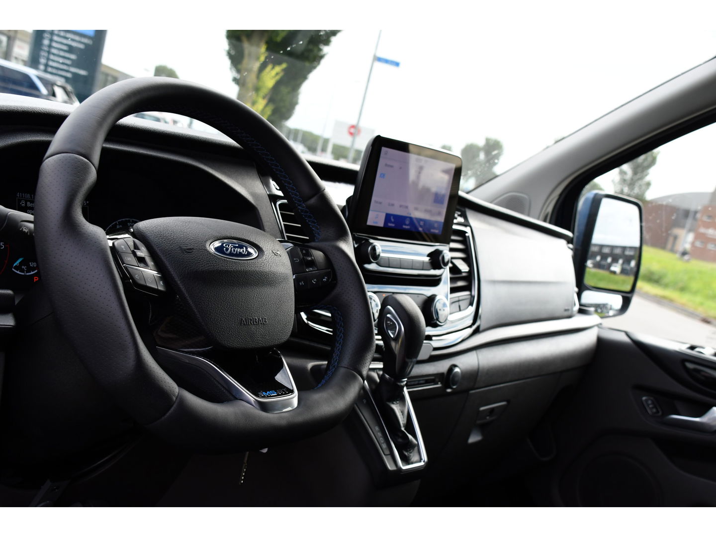 Ford Transit Custom 320 2.0 TDCI L2H1 MS-RT DC Full Options! Adaptieve Cruise, Camera, Carplay, 185PK, Xenon, Automaat, Leder, Stoelverwarming, Trekhaak, Uniek!