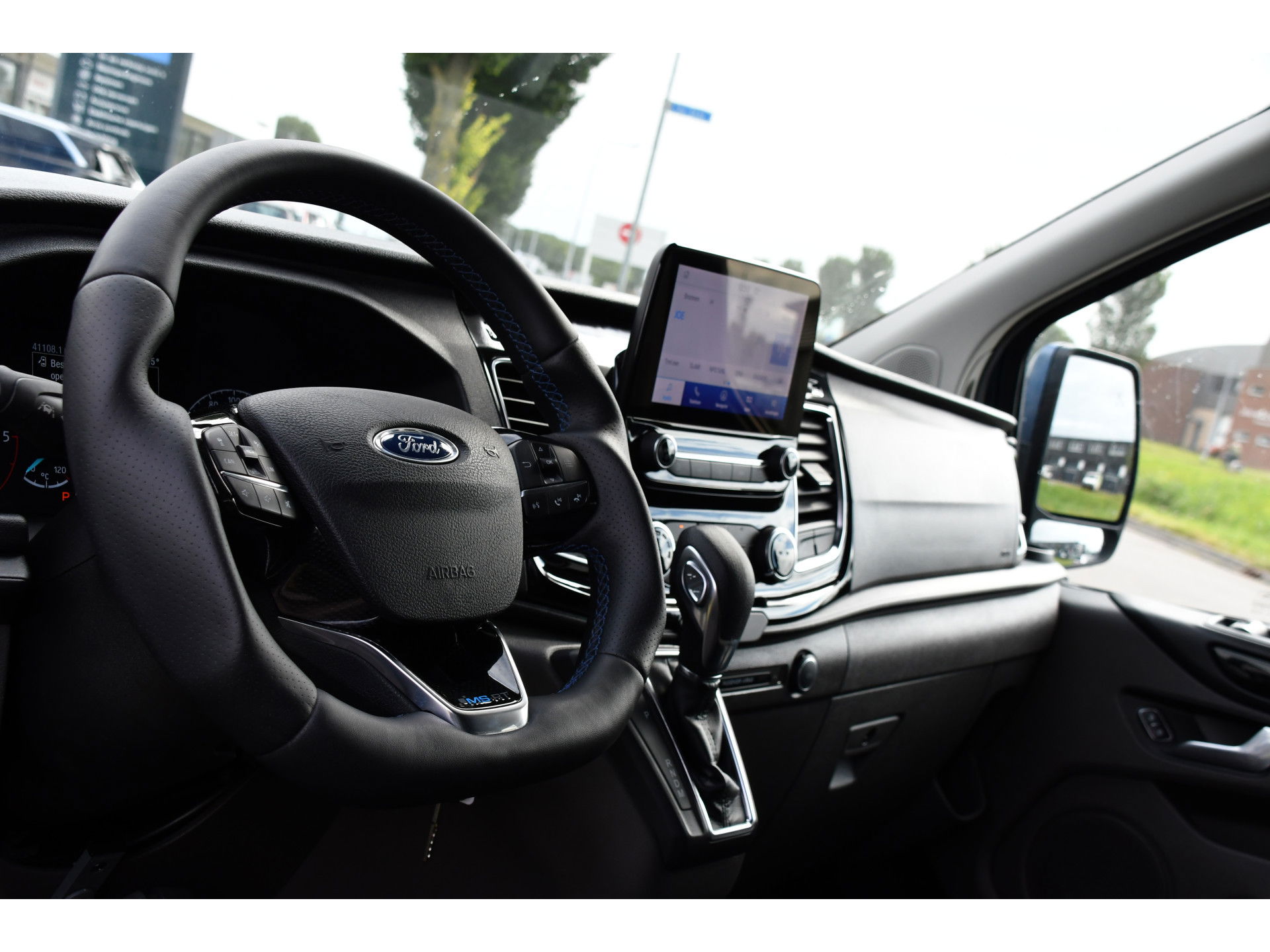 Ford Transit Custom 320 2.0 TDCI L2H1 MS-RT DC Full Options! Adaptieve Cruise, Camera, Carplay, 185PK, Xenon, Automaat, Leder, Stoelverwarming, Trekhaak, Uniek!